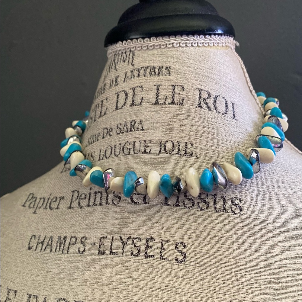 Vintage turquoise white and silver irregular stone beaded collarbone necklace